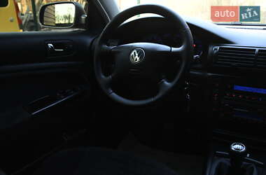 Седан Volkswagen Passat 2003 в 