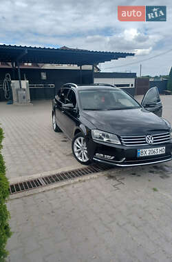 Універсал Volkswagen Passat 2011 в Борщеві