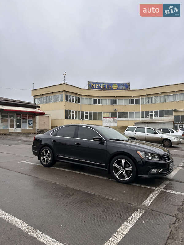 Седан Volkswagen Passat 2016 в Харкові