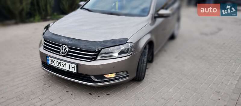 Универсал Volkswagen Passat 2011 в Ровно