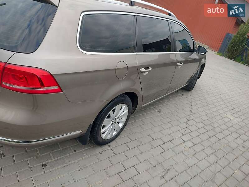 Универсал Volkswagen Passat 2011 в Ровно