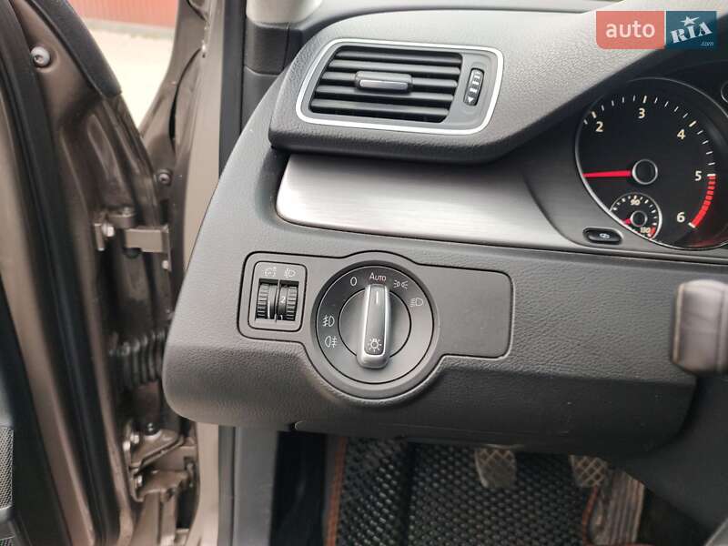 Универсал Volkswagen Passat 2011 в Ровно