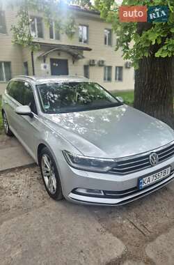 Универсал Volkswagen Passat 2017 в Киеве