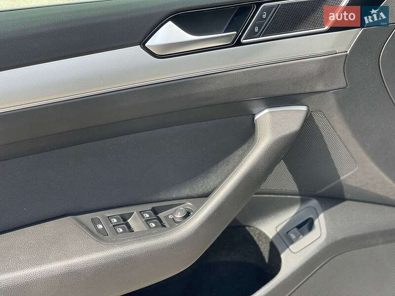 Універсал Volkswagen Passat 2016 в Ужгороді