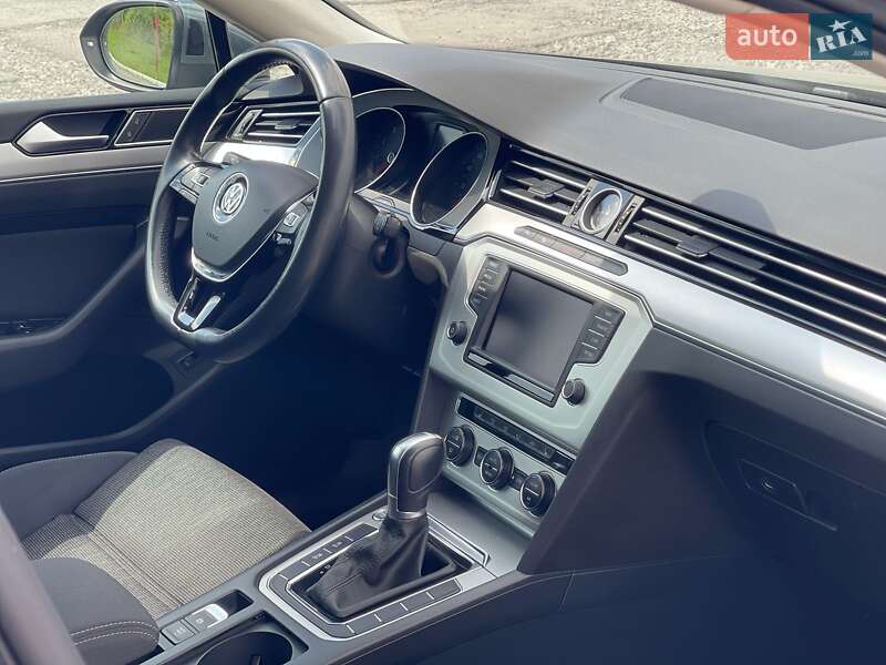 Універсал Volkswagen Passat 2016 в Ужгороді