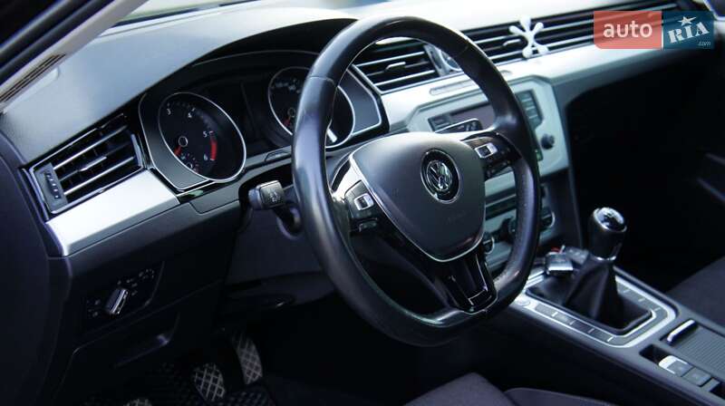 Универсал Volkswagen Passat 2015 в Дрогобыче