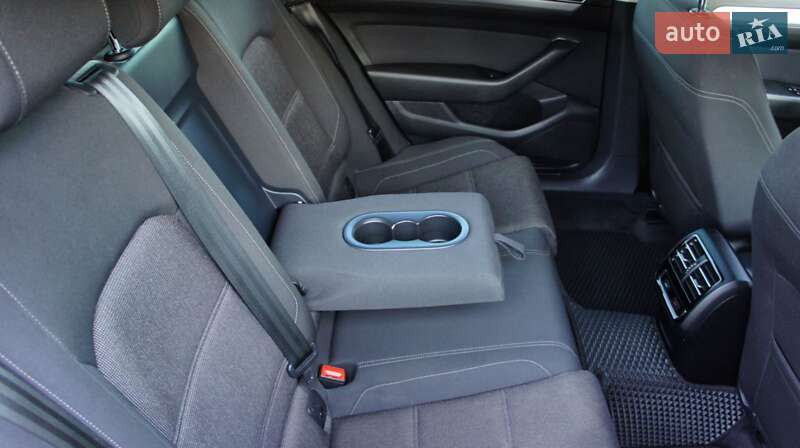 Универсал Volkswagen Passat 2015 в Дрогобыче