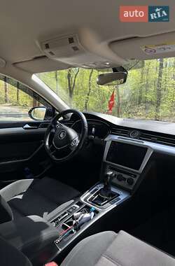 Универсал Volkswagen Passat 2017 в Киеве