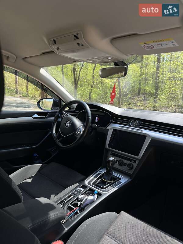 Универсал Volkswagen Passat 2017 в Киеве