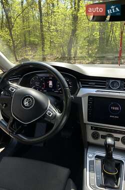 Универсал Volkswagen Passat 2017 в Киеве