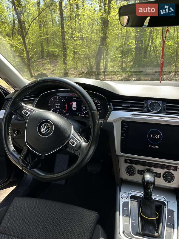 Универсал Volkswagen Passat 2017 в Киеве