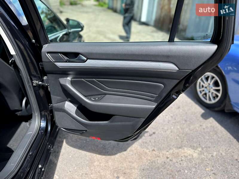 Універсал Volkswagen Passat 2021 в Дніпрі