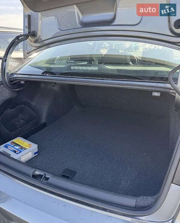 Седан Volkswagen Passat 2016 в Киеве