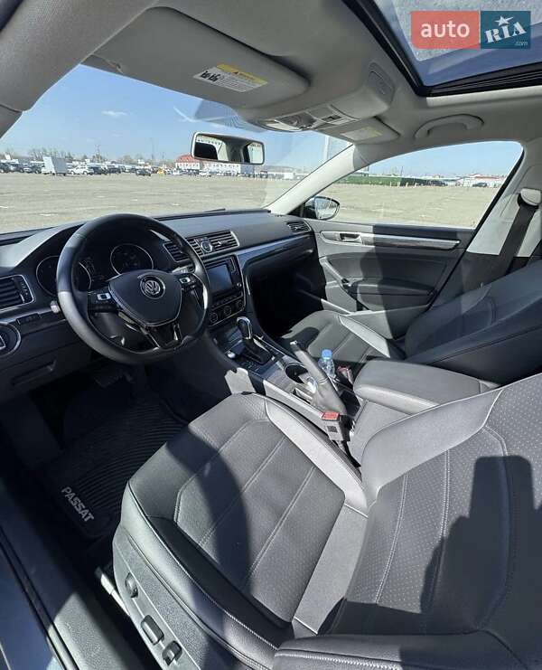 Седан Volkswagen Passat 2016 в Киеве