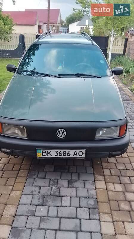 Універсал Volkswagen Passat 1991 в 