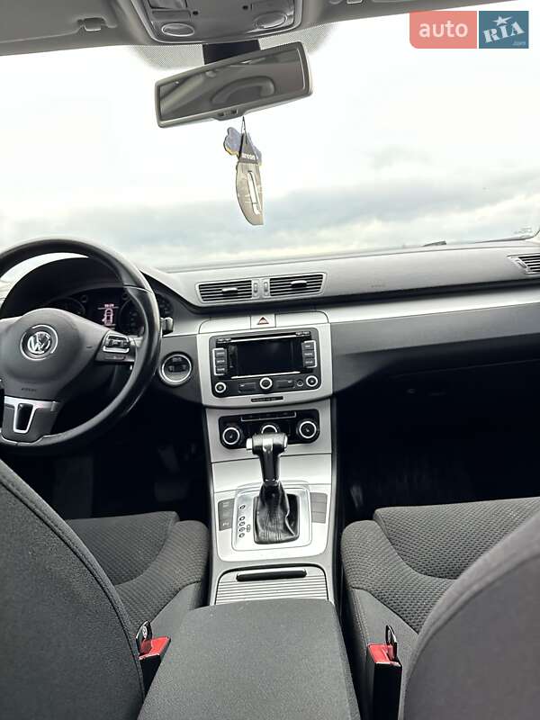 Седан Volkswagen Passat 2010 в Баре