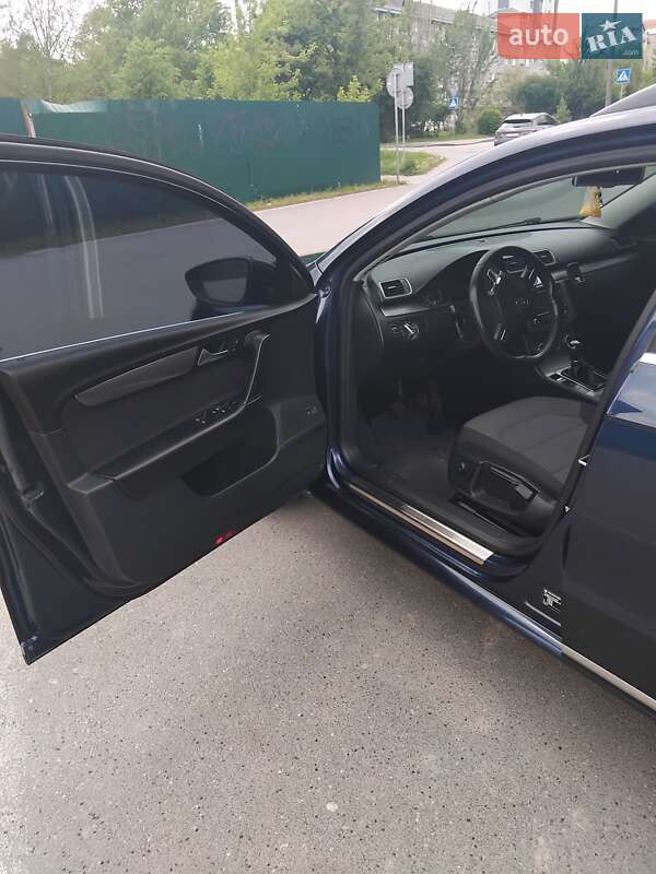 Универсал Volkswagen Passat 2013 в Ивано-Франковске