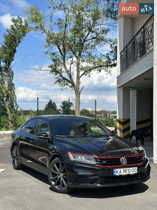 Седан Volkswagen Passat 2018 в Киеве