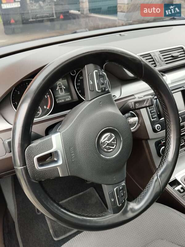 Универсал Volkswagen Passat 2011 в Сарнах