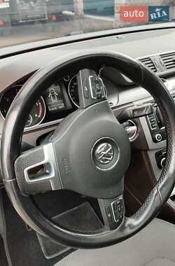Універсал Volkswagen Passat 2011 в 