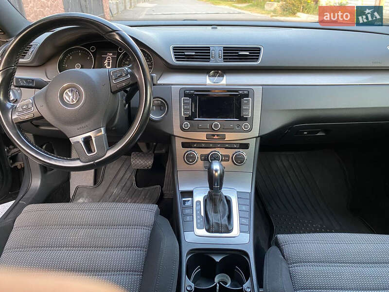 Універсал Volkswagen Passat 2014 в Житомирі