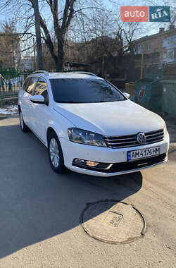 Універсал Volkswagen Passat 2011 в Житомирі