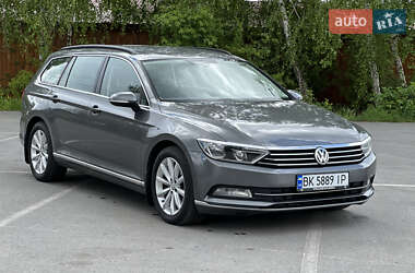 Універсал Volkswagen Passat 2015 в Рівному