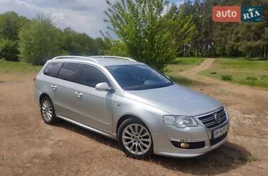 Універсал Volkswagen Passat 2010 в Житомирі