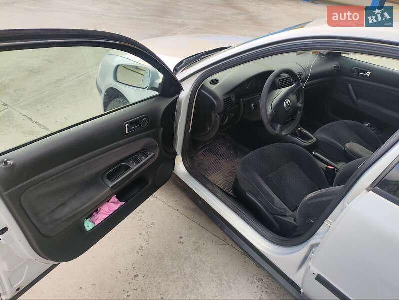 Седан Volkswagen Passat 1997 в Радехові