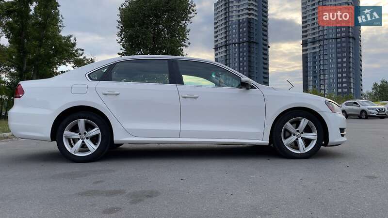 Седан Volkswagen Passat 2011 в Киеве