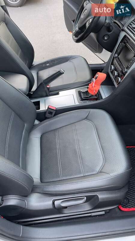 Седан Volkswagen Passat 2011 в Киеве