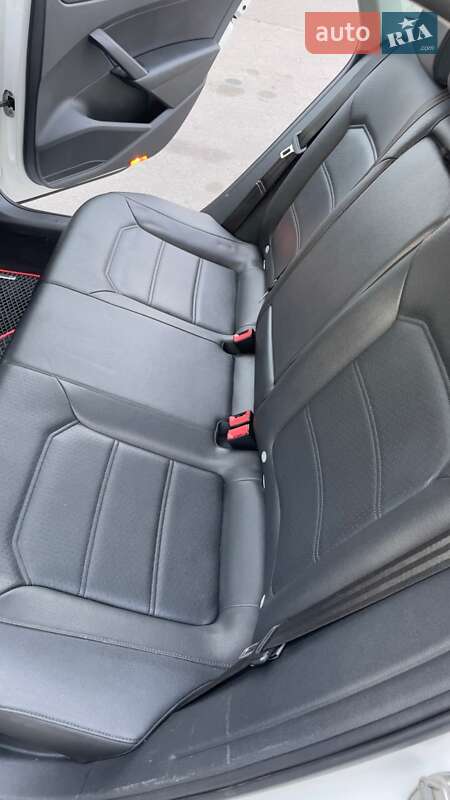 Седан Volkswagen Passat 2011 в Киеве