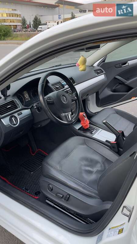 Седан Volkswagen Passat 2011 в Киеве