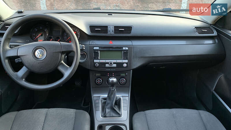 Універсал Volkswagen Passat 2005 в Рівному