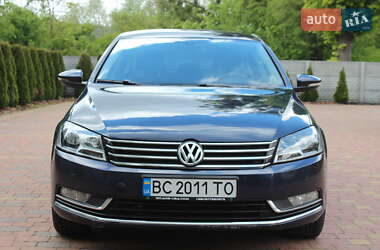 Седан Volkswagen Passat 2011 в Жовкві