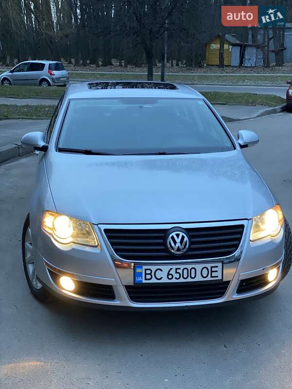 Седан Volkswagen Passat 2010 в Львове