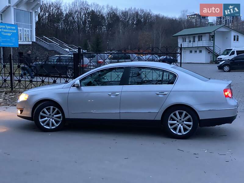 Седан Volkswagen Passat 2010 в Львове