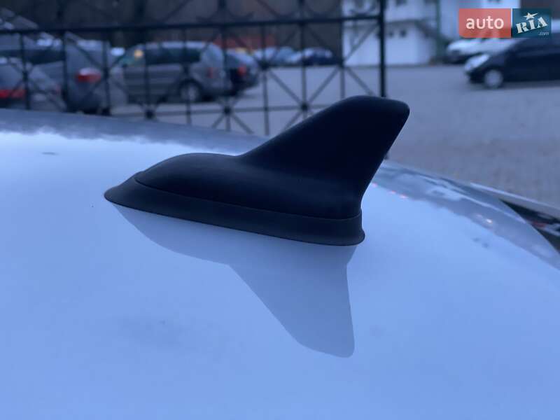Седан Volkswagen Passat 2010 в Львове