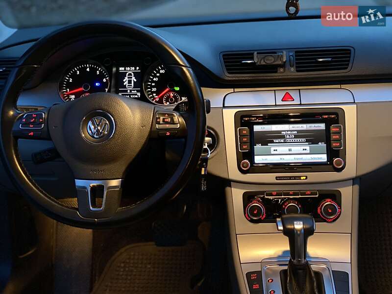 Седан Volkswagen Passat 2010 в Львове