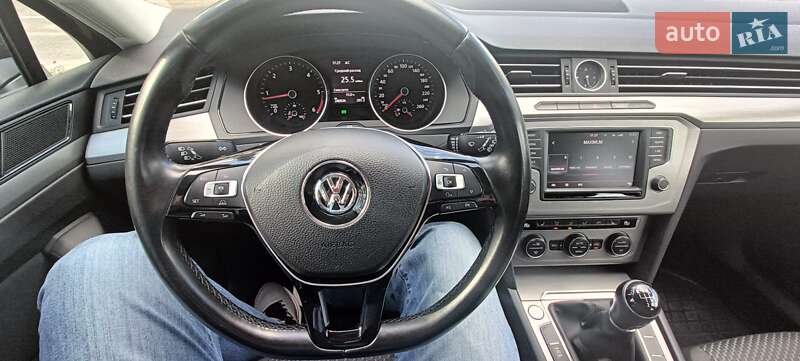 Універсал Volkswagen Passat 2014 в Києві