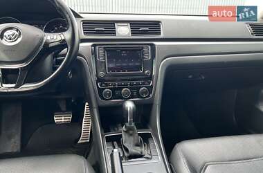 Седан Volkswagen Passat 2017 в 