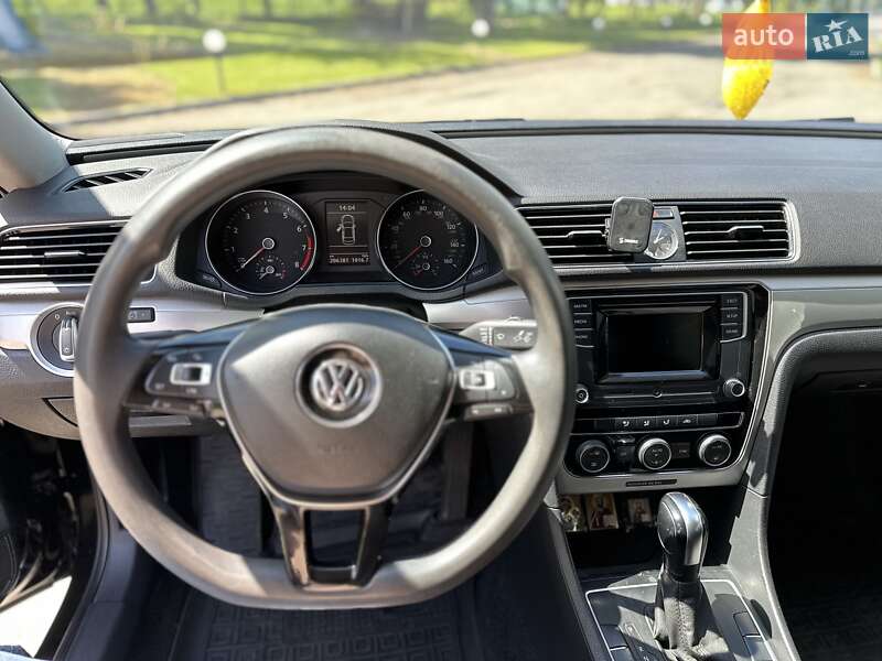 Седан Volkswagen Passat 2016 в Києві