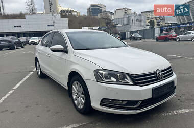 Седан Volkswagen Passat 2012 в Киеве