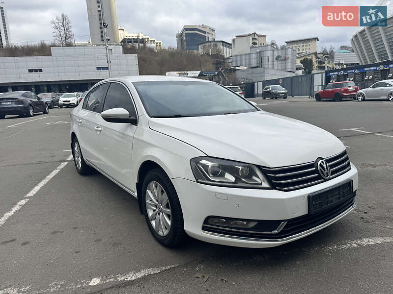 Седан Volkswagen Passat 2012 в 