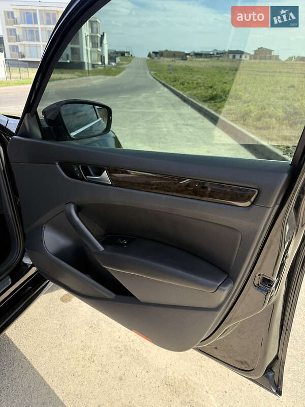 Седан Volkswagen Passat 2014 в Рівному