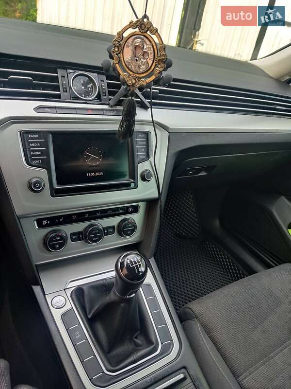 Универсал Volkswagen Passat 2015 в Киеве