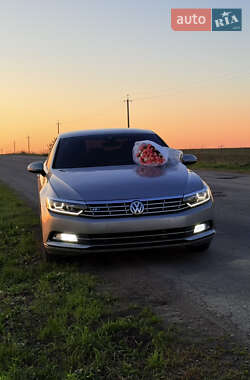 Седан Volkswagen Passat 2015 в Харкові