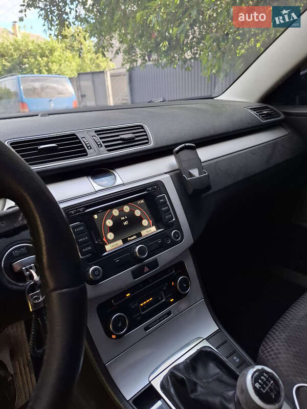 Універсал Volkswagen Passat 2011 в Березному