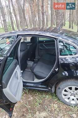 Седан Volkswagen Passat 2001 в 
