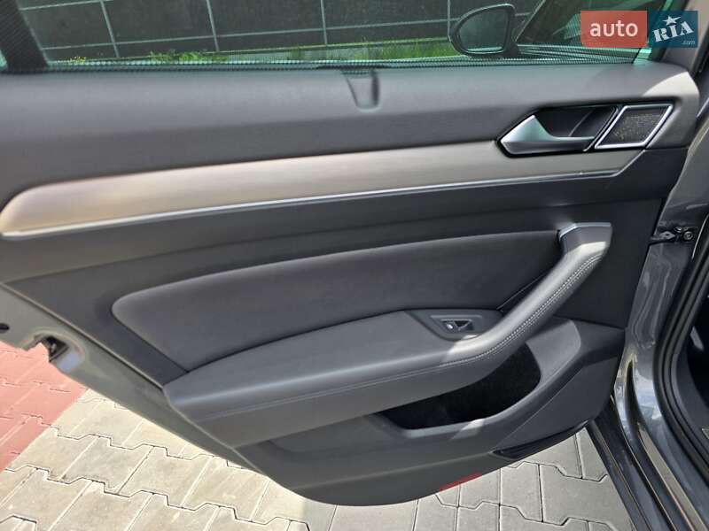 Седан Volkswagen Passat 2016 в Ковелі